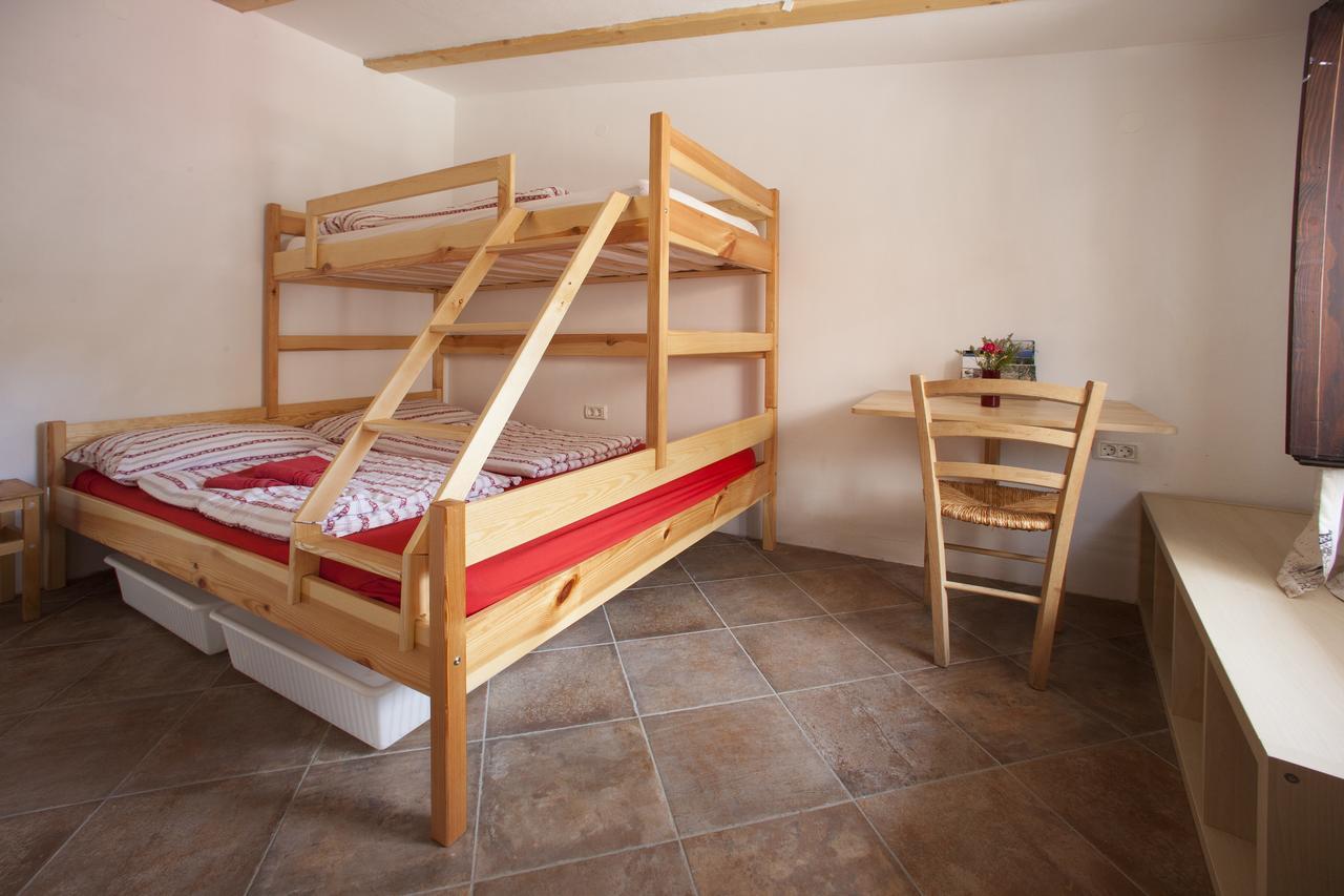 Hostel Xaxid Črni Kal Eksteriør bilde