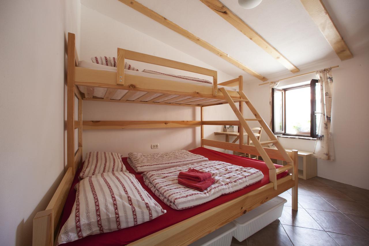 Hostel Xaxid Črni Kal Eksteriør bilde