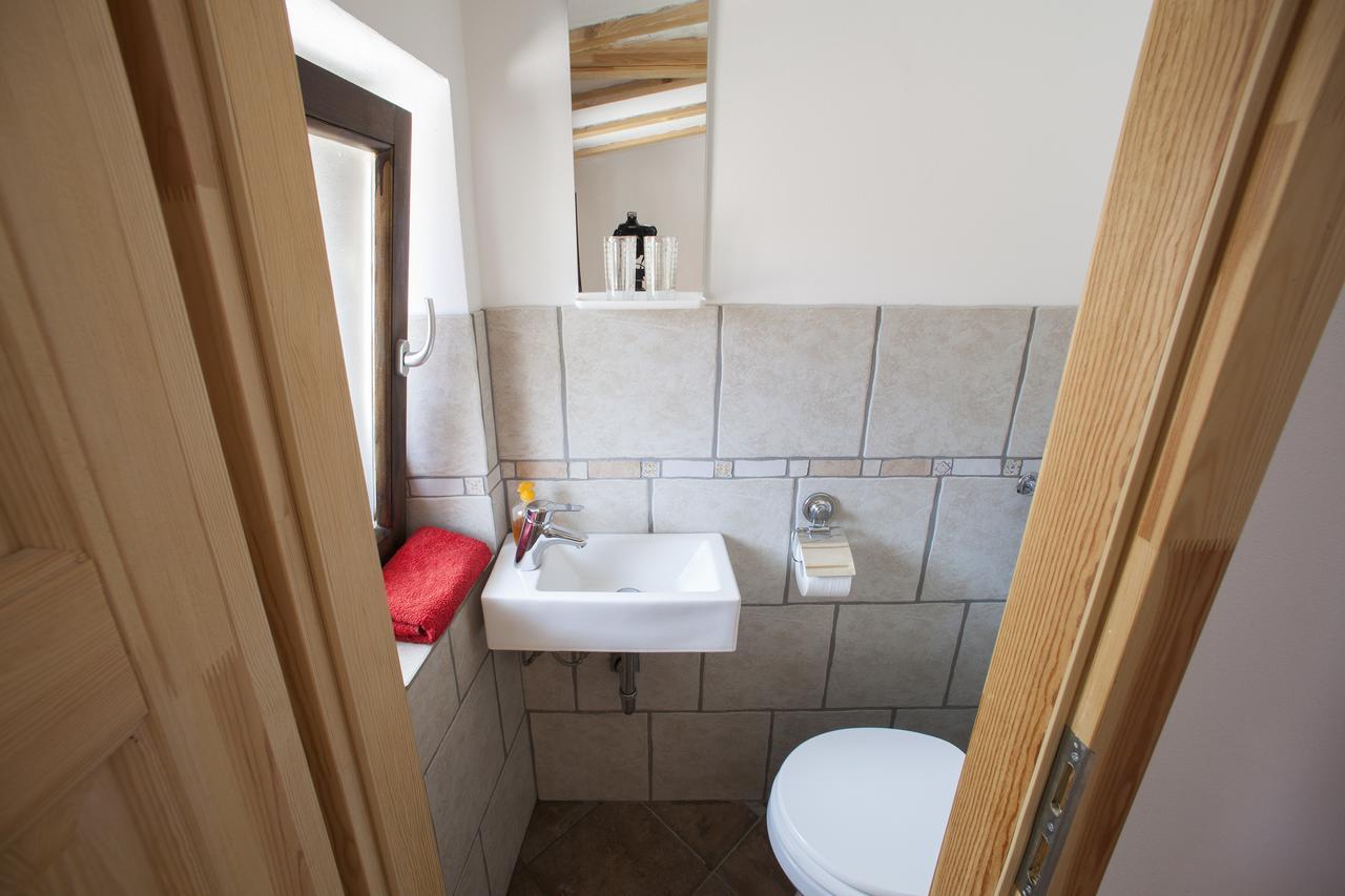 Hostel Xaxid Črni Kal Rom bilde