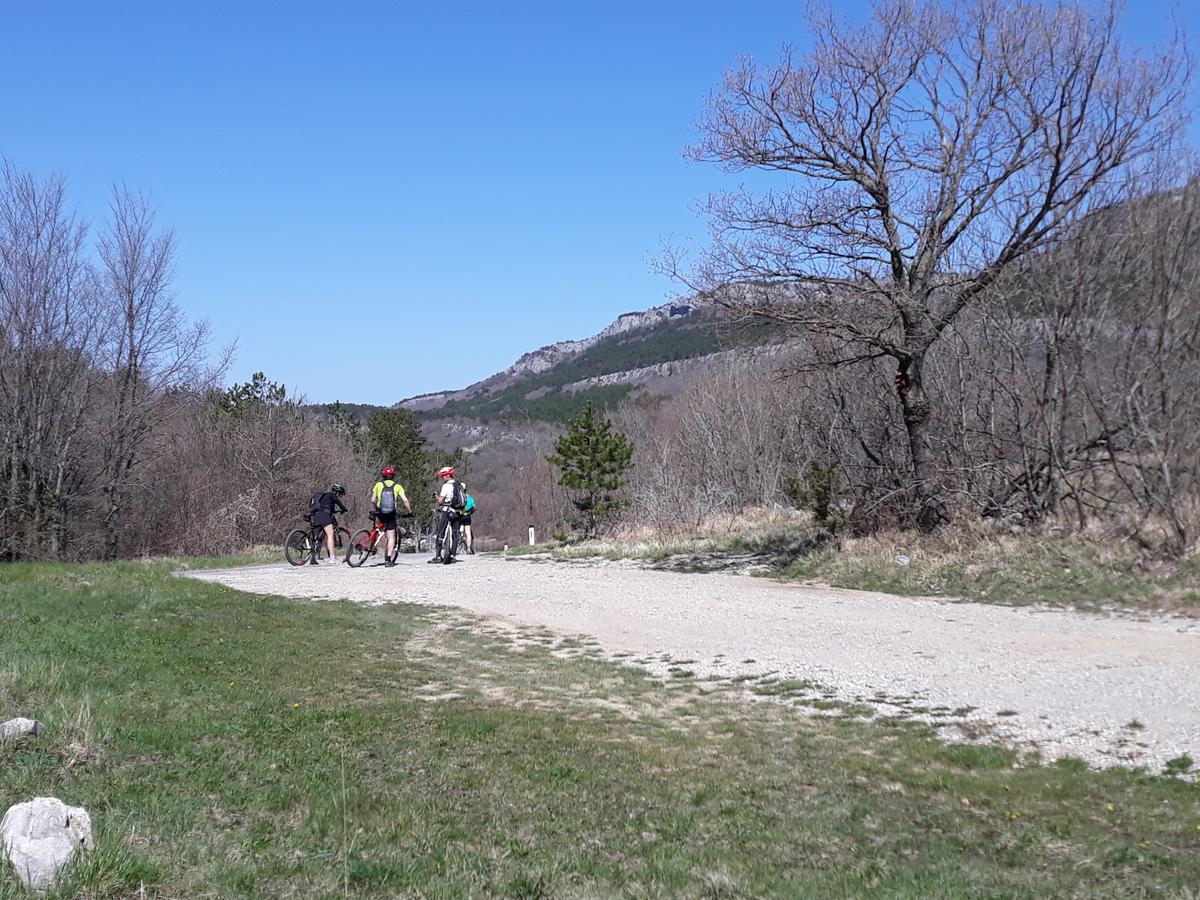 Hostel Xaxid Črni Kal Eksteriør bilde