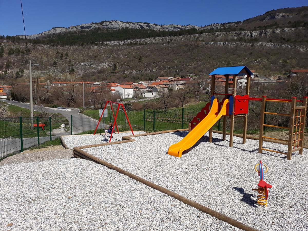 Hostel Xaxid Črni Kal Eksteriør bilde