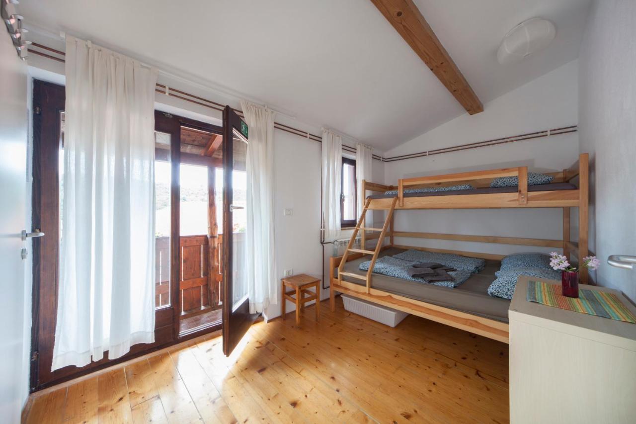 Hostel Xaxid Črni Kal Eksteriør bilde