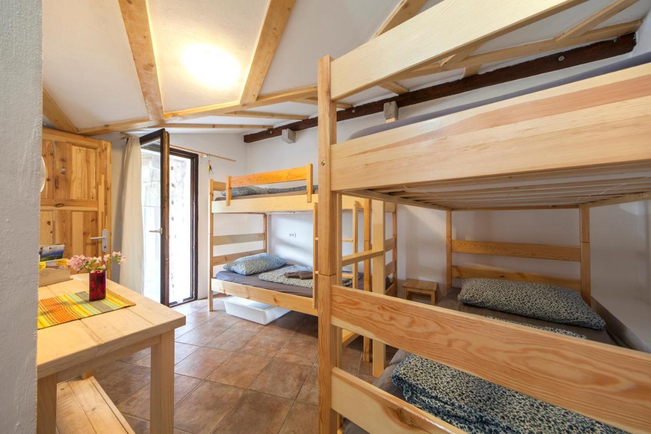 Hostel Xaxid Črni Kal Eksteriør bilde