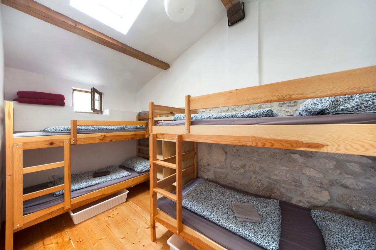 Hostel Xaxid Črni Kal Eksteriør bilde